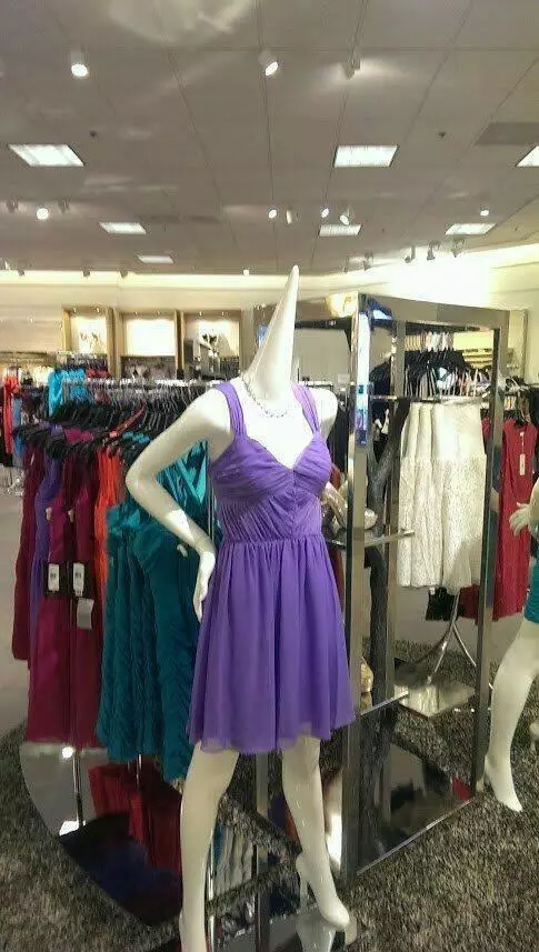 Manekin absurd Facebook/Rizky Kurnia Akbar Manekin absurd Facebook/Rizky Kurnia Akbar