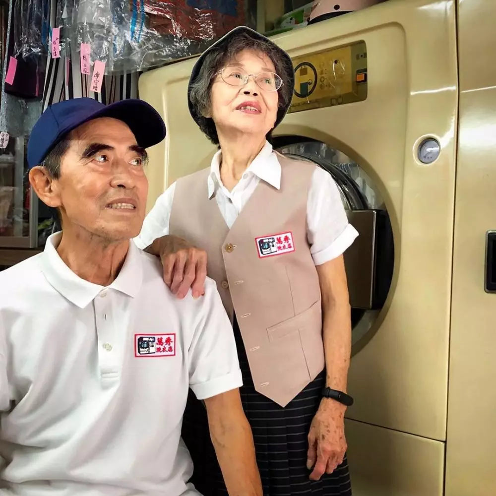 Potret kakek nenek bergaya bak model kekinian © 2020 brilio.net Potret kakek nenek bergaya bak model kekinian © 2020 brilio.net