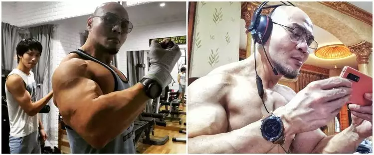 Alasan Deddy Corbuzier pakai kacamata hitam & headphone saat nge-gym