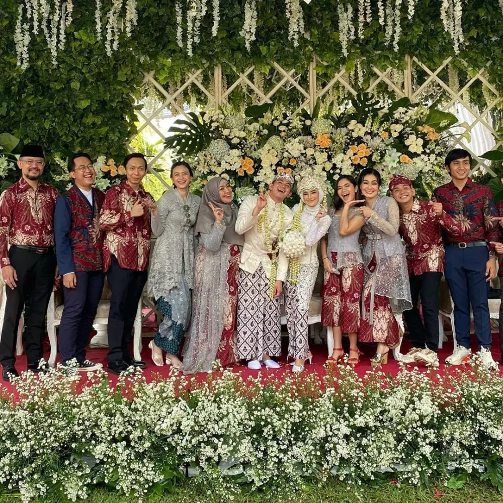 Kedekatan Iis Dahlia dan Nadya Mustika Instagram &  YouTube Kedekatan Iis Dahlia dan Nadya Mustika Instagram &  YouTube