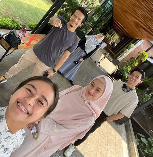 Dinda Hauw dan Dhini Aminarti suami Instagram