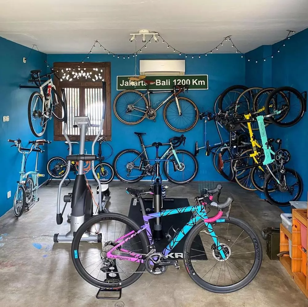 garasi sepeda seleb berbagai sumber