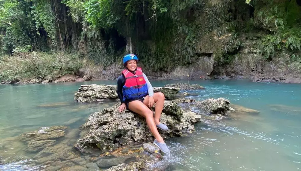 Nirina Zubir menikmati alam berbagai sumber