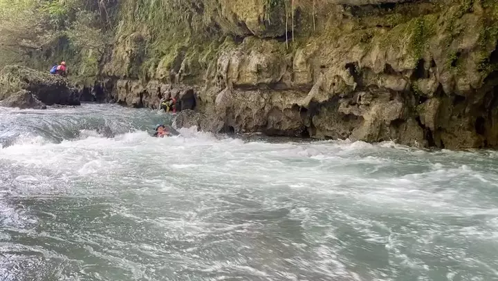 Nirina Zubir menikmati alam berbagai sumber