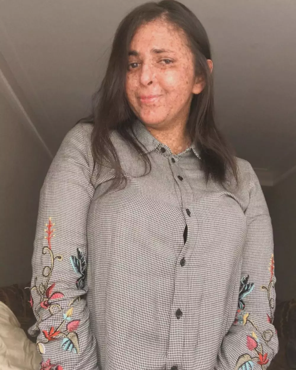 Kisah wanita pakai helm 20 tahun jika ke luar rumah © 2020 brilio.net Kisah wanita pakai helm 20 tahun jika ke luar rumah © 2020 brilio.net