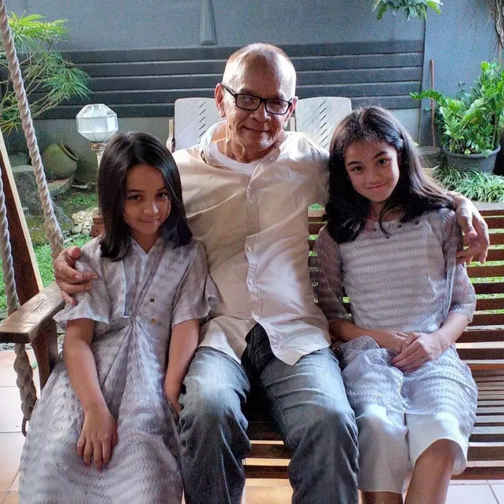 Rionaldo Stokhorst dan ayahnya © 2020 brilio.net Rionaldo Stokhorst dan ayahnya © 2020 brilio.net