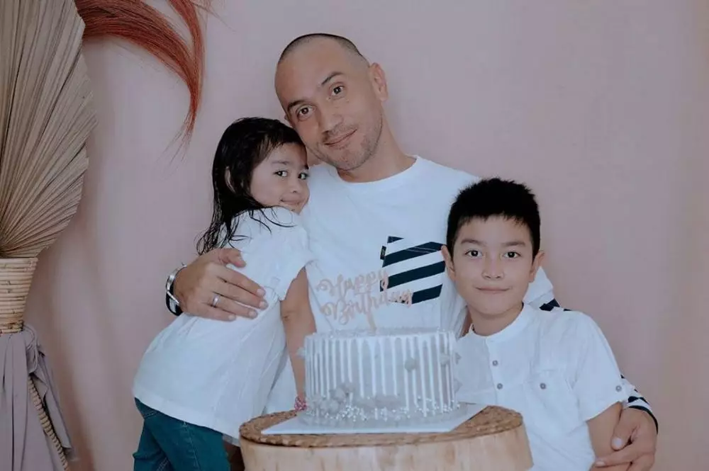 Potret kompak keluarga Gary Iskak © 2020 brilio.net