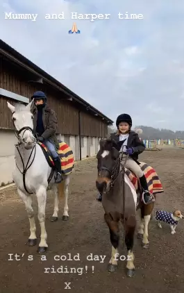 gaya seleb berkuda bareng anak instagram