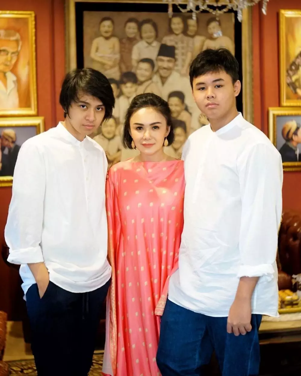 Seleb dan anak laki-laki © 2020 brilio.net