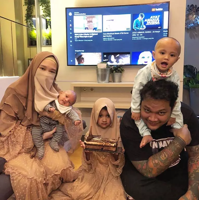 Virgoun momong ketiga anaknya Instagram