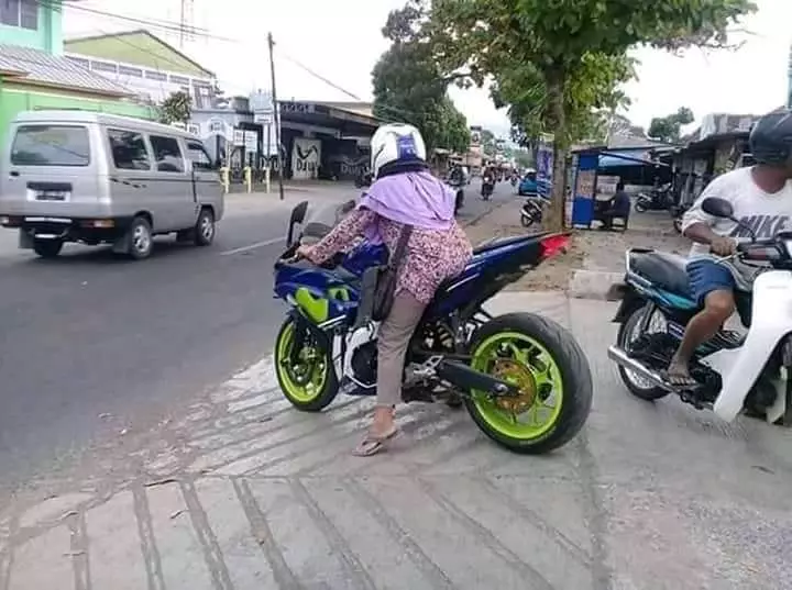 momen lucu suka-suka emak © 2020 instagram.com momen lucu suka-suka emak © 2020 instagram.com