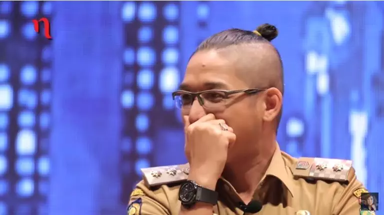 Gaya nyentrik Pasha Ungu Instagram