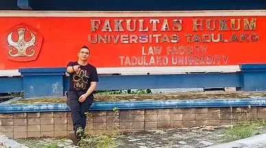 Gaya nyentrik Pasha Ungu Instagram