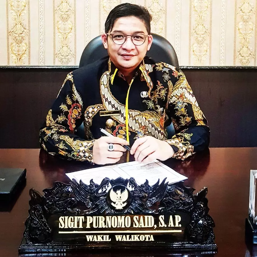 Gaya nyentrik Pasha Ungu Instagram