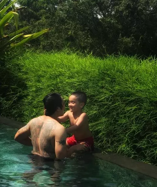 Donnie Sibarani momong Instagram