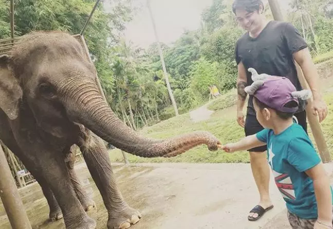 Donnie Sibarani momong Instagram