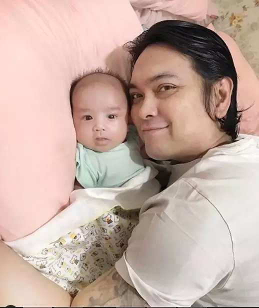 Donnie Sibarani momong Instagram