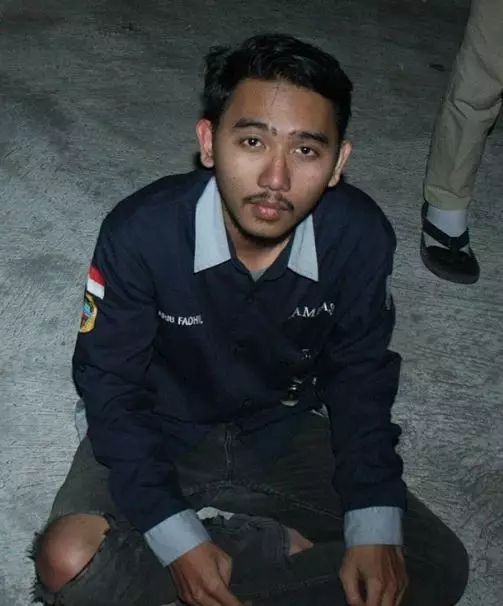 traktor sawah melalui smartphone Instagram