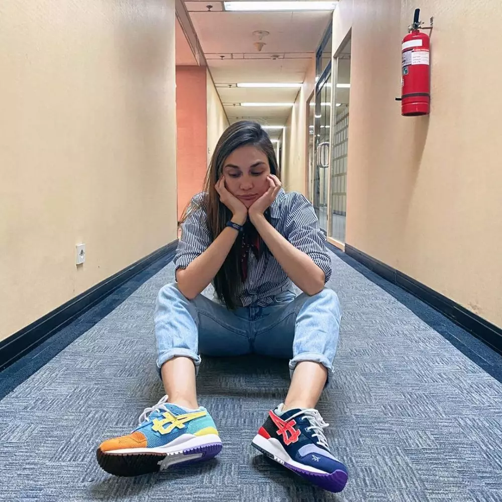 seleb pakai sepatu beda warna © 2020 brilio.net seleb pakai sepatu beda warna © 2020 brilio.net