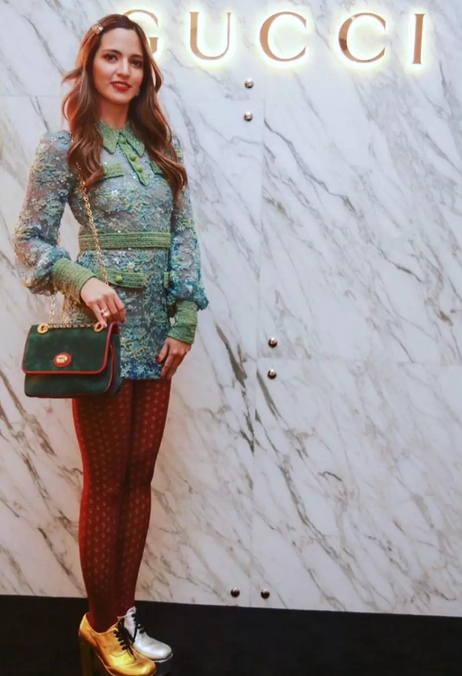 seleb pakai sepatu beda warna © 2020 brilio.net seleb pakai sepatu beda warna © 2020 brilio.net