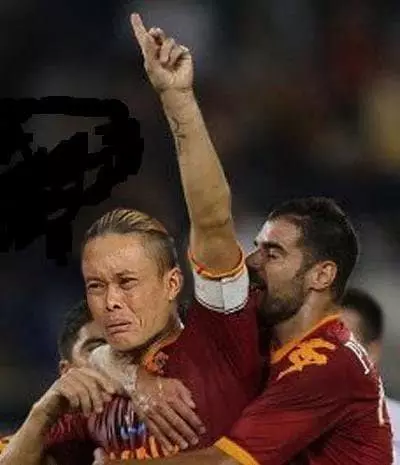 Editan Sule main bola Berbagai sumber