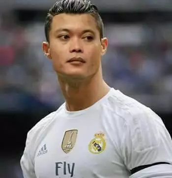 Editan Sule main bola Berbagai sumber