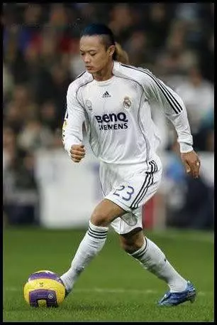 Editan Sule main bola Berbagai sumber