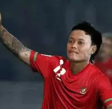 Editan Sule main bola Berbagai sumber