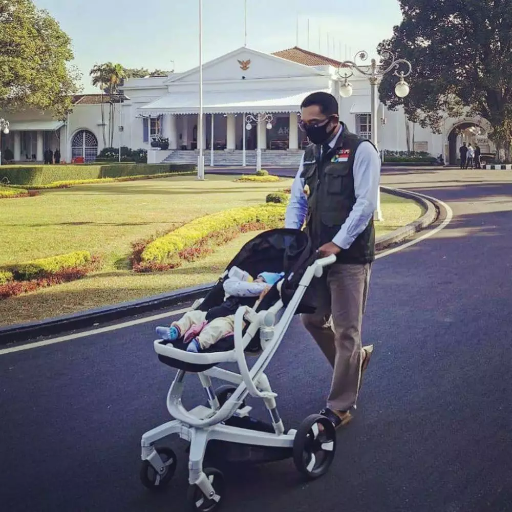 Momen Ridwan Kamil momong Instagram