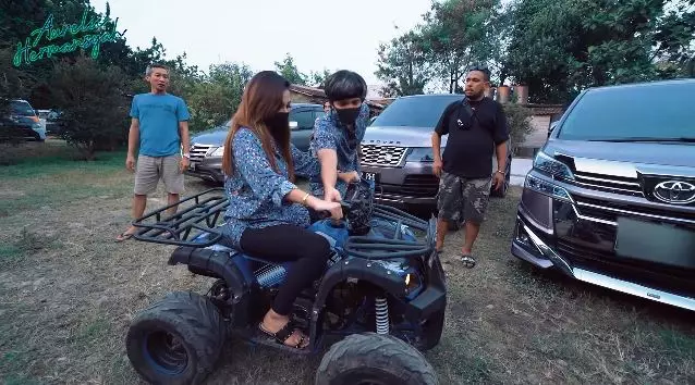 momen atta dan aurel main atv berbagai sumber