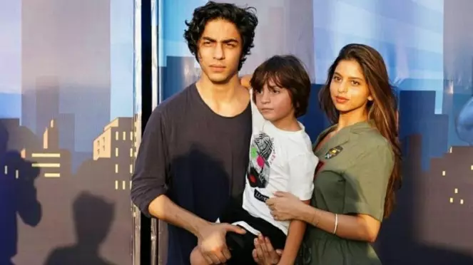 gaya casual suhana khan Instagram