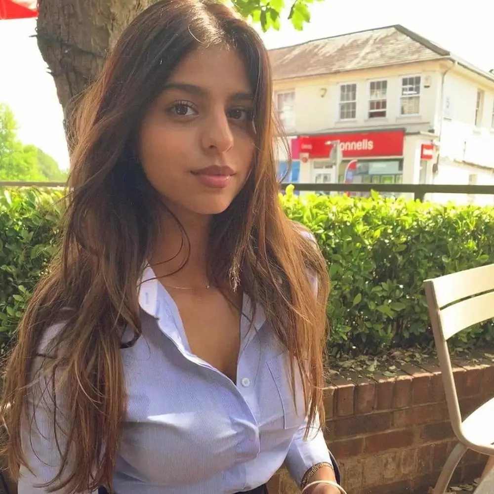 gaya casual suhana khan Instagram