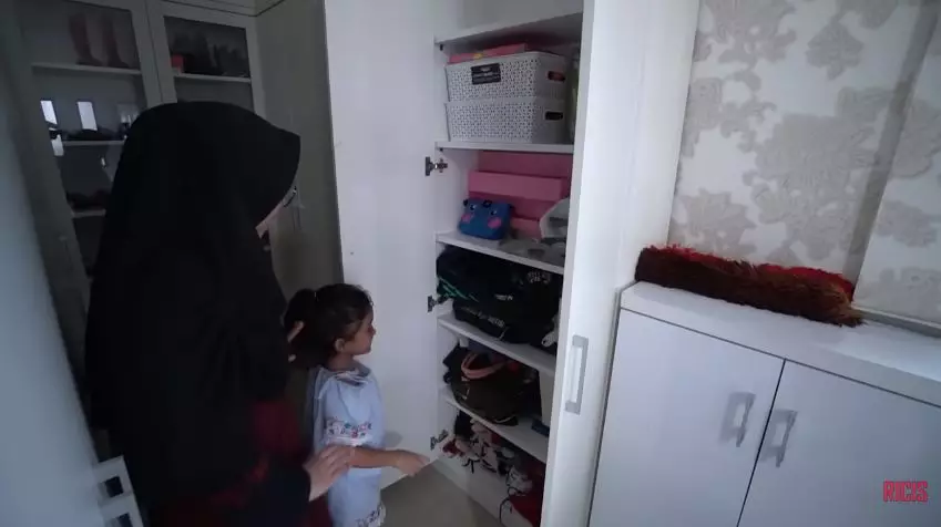 Potret lemari Ayu Ting Ting  YouTube