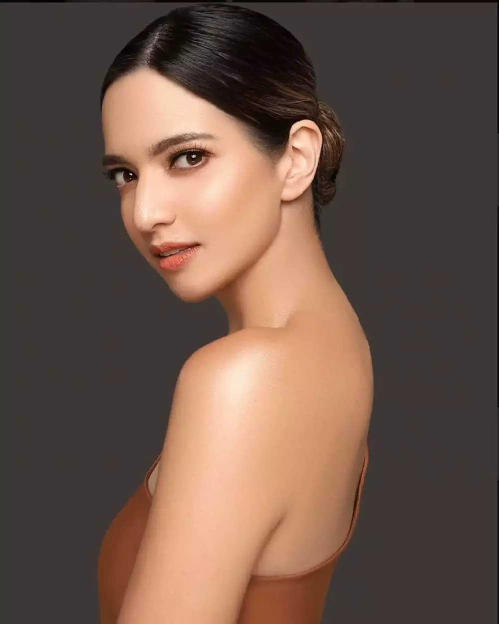 Perjalanan karier Nia Ramadhani © 2020 brilio.net Perjalanan karier Nia Ramadhani © 2020 brilio.net