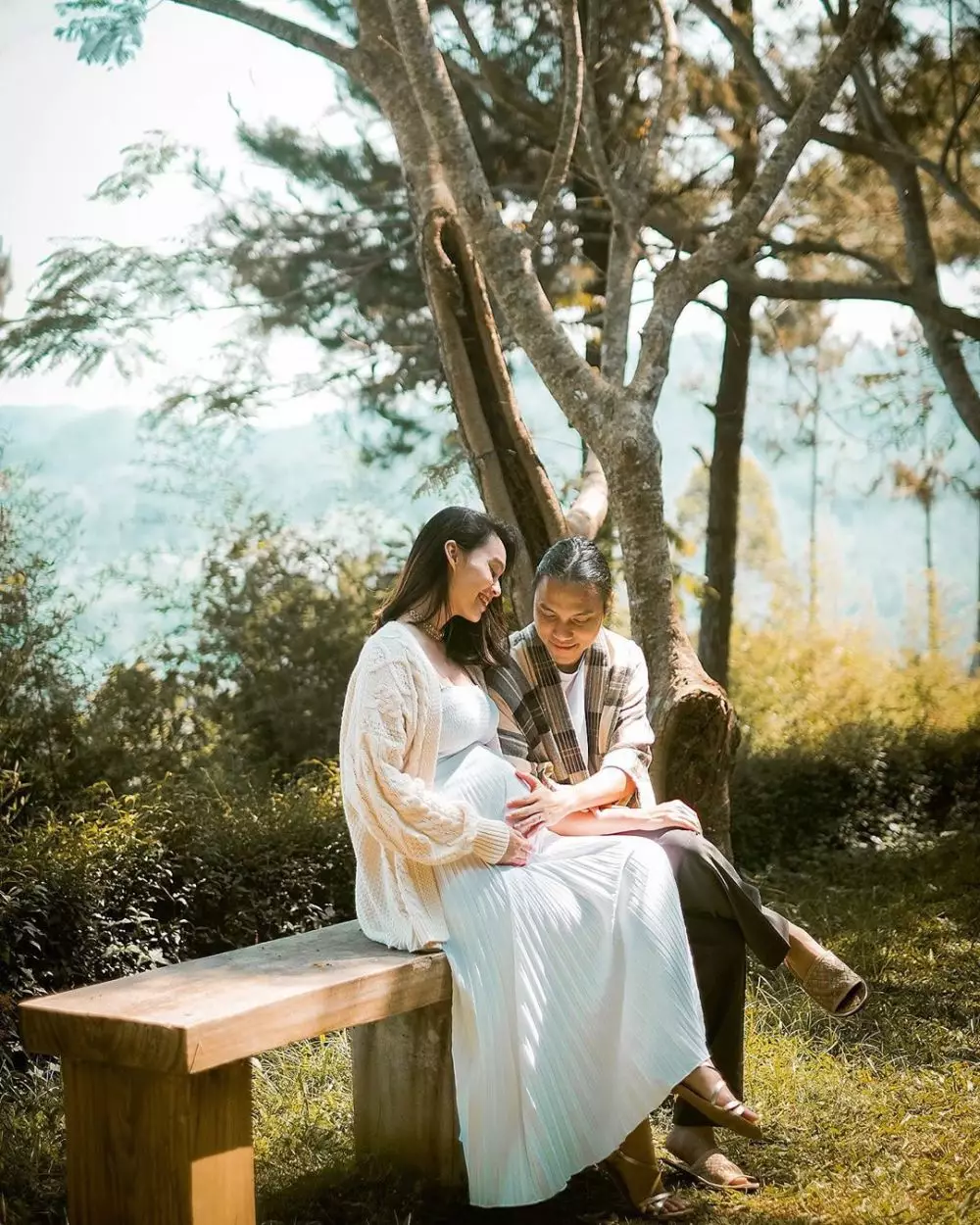 Conchita Caroline pamer baby bump Instagram Conchita Caroline pamer baby bump Instagram