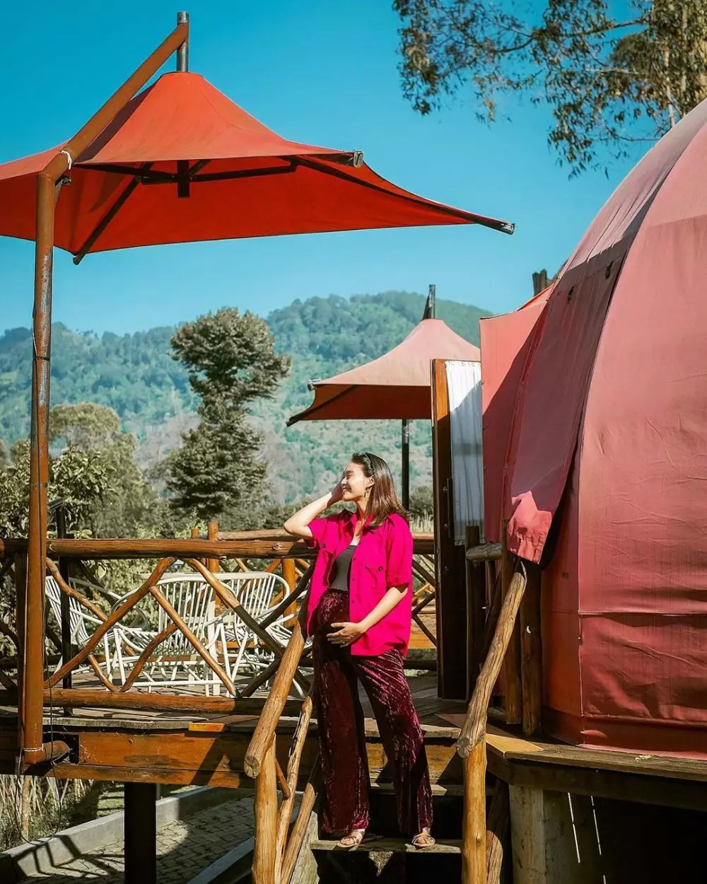 Conchita Caroline pamer baby bump Instagram Conchita Caroline pamer baby bump Instagram