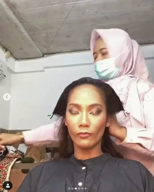 Potret Tara dan Daniel pakai baju ada Berbagai sumber Potret Tara dan Daniel pakai baju ada Berbagai sumber