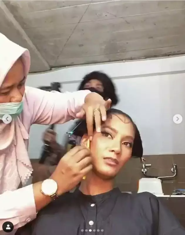 Potret Tara dan Daniel pakai baju ada Berbagai sumber Potret Tara dan Daniel pakai baju ada Berbagai sumber