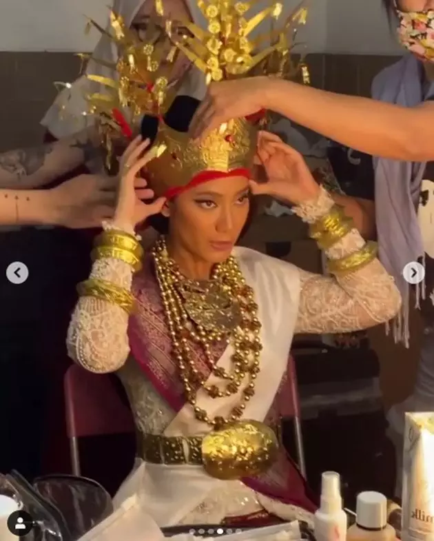 Potret Tara dan Daniel pakai baju ada Berbagai sumber Potret Tara dan Daniel pakai baju ada Berbagai sumber