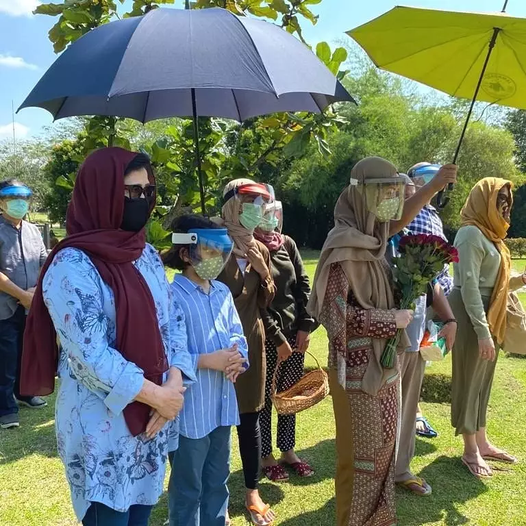 Momen BCL ke makam Ashraf Berbagai sumber