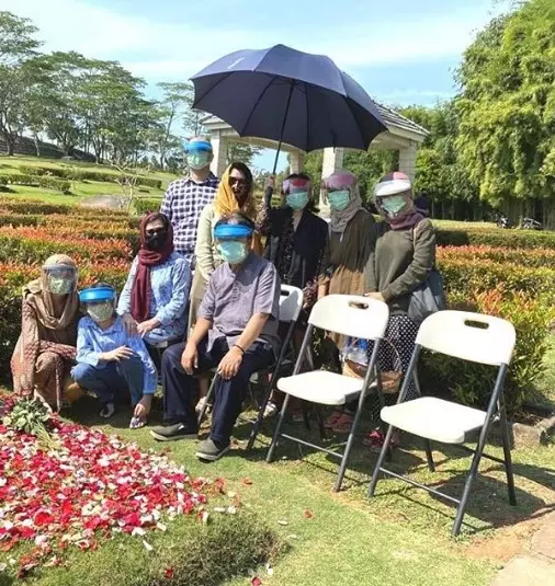 Momen BCL ke makam Ashraf Berbagai sumber