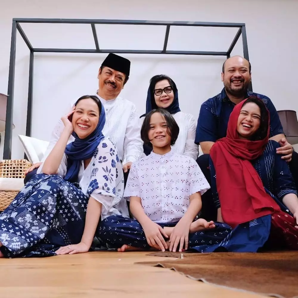 Momen BCL ke makam Ashraf Berbagai sumber