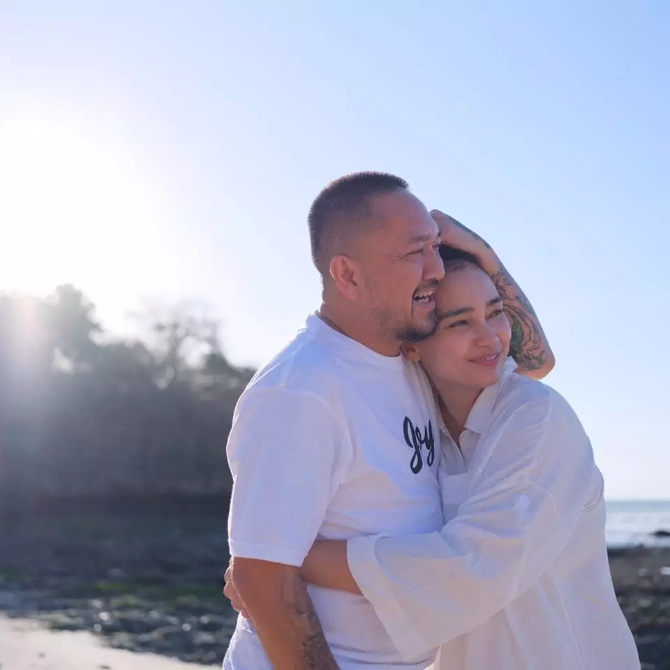 Potret kompak Feby dan suami Berbagai sumber