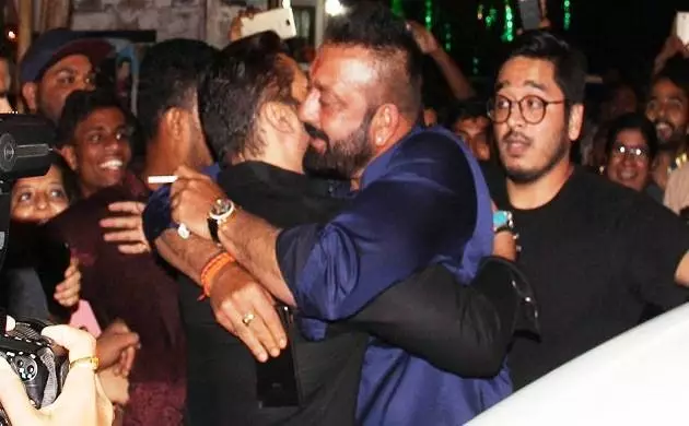 Salman Khan dan Sanjay Dutt © 2020 brilio.net