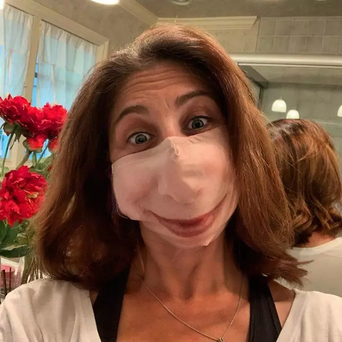 Masker ini ubah ekspresi wajah orang © 2020 brilio.net Masker ini ubah ekspresi wajah orang © 2020 brilio.net