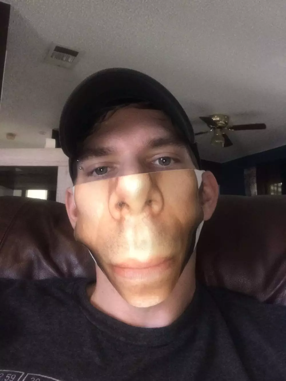 Masker ini ubah ekspresi wajah orang © 2020 brilio.net Masker ini ubah ekspresi wajah orang © 2020 brilio.net