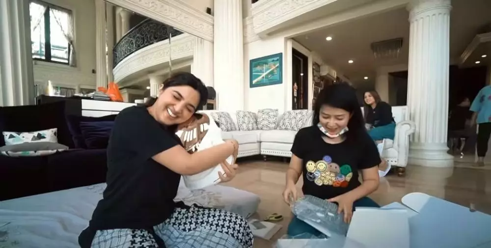 momen ashanty dapat masker Berbagai Sumber