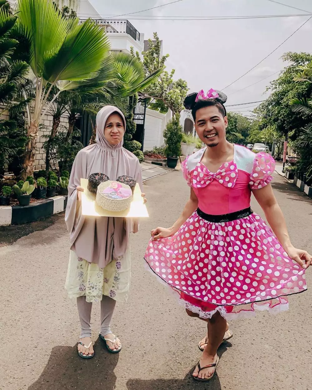 potret kocak gina dan kinos Instagram potret kocak gina dan kinos Instagram