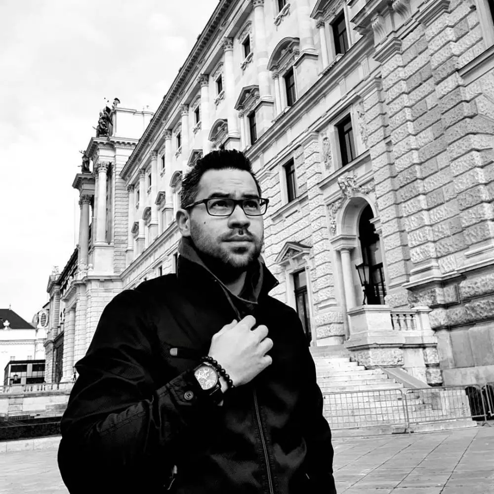  potret Peter Lufting kekasih Chef Marinka © 2020 Instagram/@peteronemusic