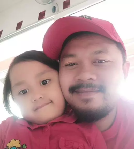 Gitaris dan putrinya Instagram